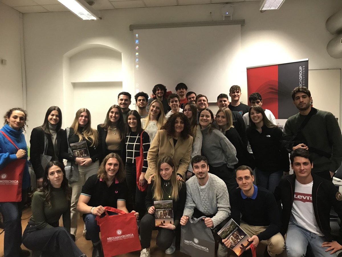 Cristina Mariani durante una lezione universitaria